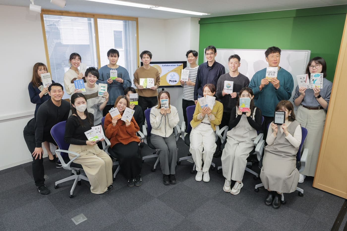 2025年10月26日、株式会社アスコム様の会場での集合写真